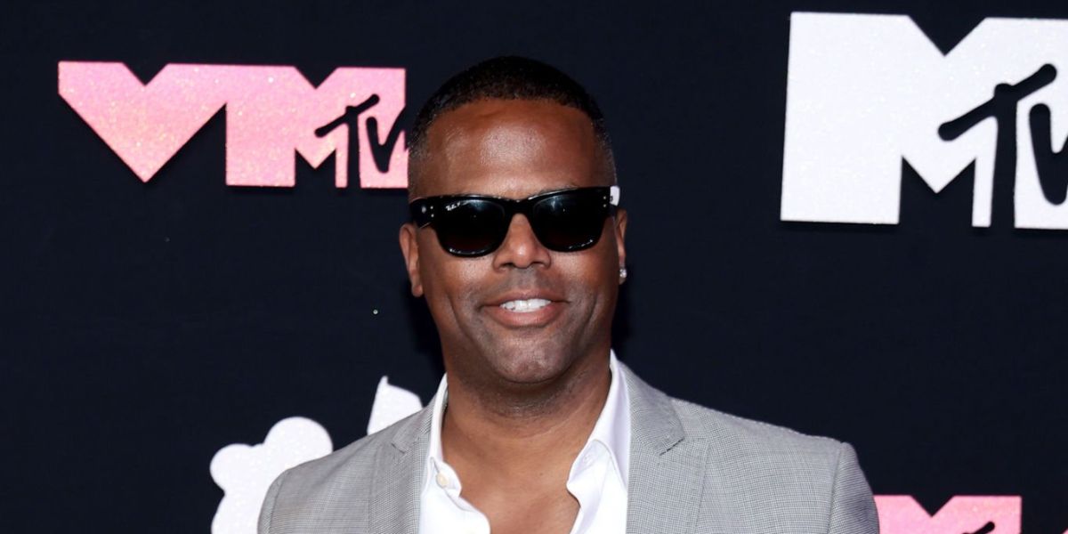 Television host A.J. Calloway was seen wearing black Ray-Ban Mega Wayfarer RB 0840S 901/58 Polarised sunglasses at the MTV Video Music Awards 2023.
