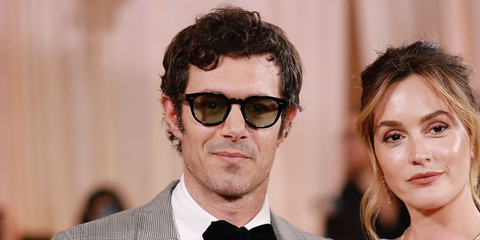 Adam Brody was seen wearing black Oliver Peoples N.01 OV5528U 1731 sunglasses with light green lenses at the Golden Globes 2026