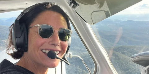 French television presenter Alessandra Sublet was seen wearing transparent Oliver Peoples O'Malley Sun OV5183S 1094/52 round sunglasses with green lenses in her Instagram post, December 2024. Shop online now on Pretavoir