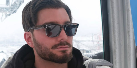 Swedish DJ and producer Alesso was seen wearing transparent grey Ray-Ban Wayfarer Reverse RB R0502S 6707/GR sunglasses in Aspen, Colorado, shared on his Instagram in February 2025. Shop online now on Pretavoir