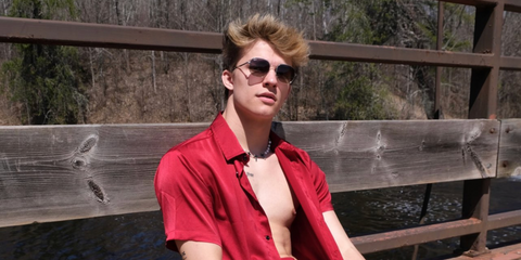 Canadian singer Alex Sampson was seen wearing silver Ray-Ban RB 3682 003/11 square sunglasses with grey gradient lenses in his social media post