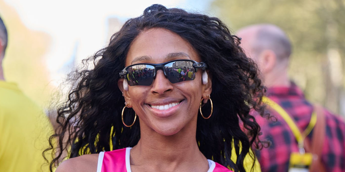 Singer-songwriter and the winner of The X Factor 2008 Alexandra Burke was seen wearing matte black Oakley Flak 2.0 XL OO9188 96 sunglasses with Prizm black Polarised lenses at the London Landmarks Half Marathon, April 2026.