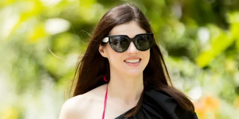 Alexandra Daddario is seen wearing Prada PR 14WS 09Q5S0 sunglasses to the photocall of the Filming Italy 2024