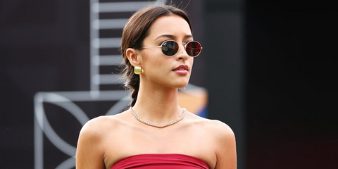 Alexandra Saint Mleux, model, influencer, and girlfriend of Charles Leclerc, was seen wearing gold Ray-Ban RB 3547N 001 oval sunglasses at the F1 Grand Prix of Mexico 2024. Shop online now on Pretavoir