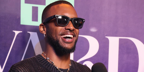 Actor and R&B singer Algee Smith was seen wearing Ray-Ban Meta Wayfarer RW4006 601S/T3 Polarised Smart Glasses at the BET Awards 2025. Shop online now on Pretavoir