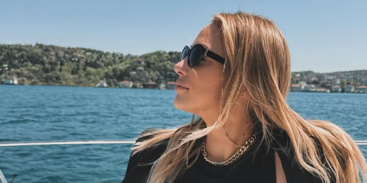 Italian fashion influencer Alice Campello was seen wearing black Saint Laurent SL M148/F 001 round sunglasses in her Instagram post.