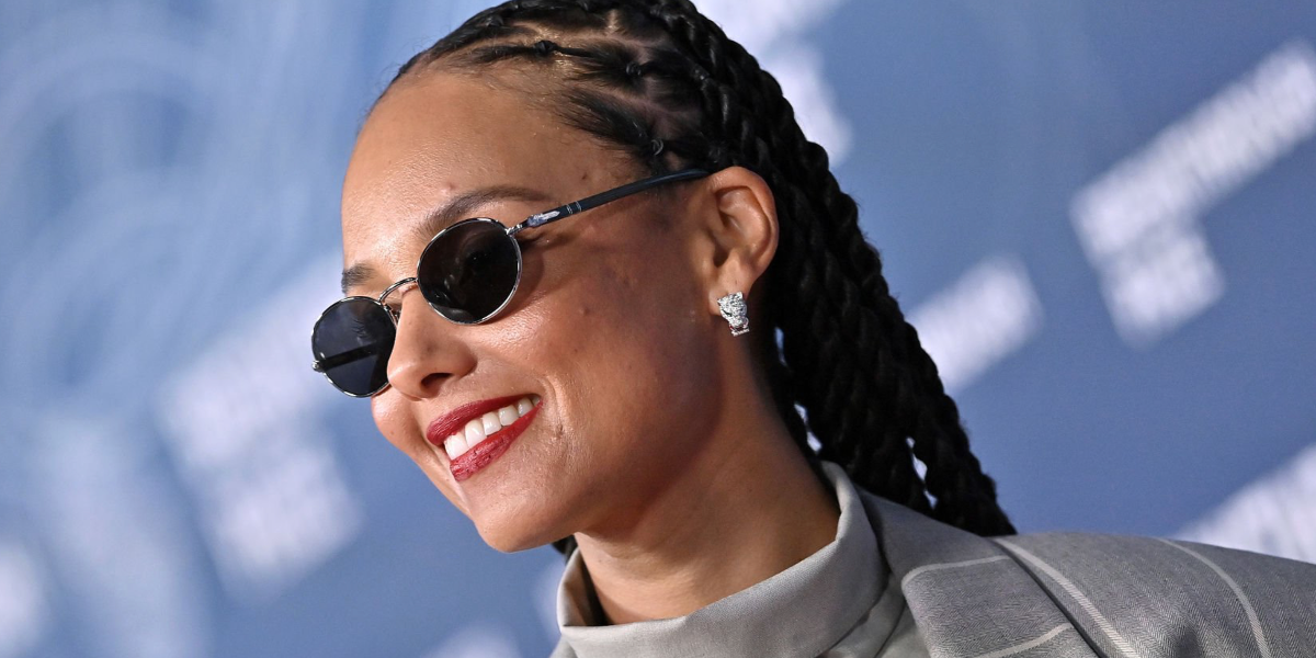 Alicia Keys was seen wearing silver Persol Ida 1018S 518/B1 oval sunglasses with grey lenses at the 11th Breakthrough Prize Ceremony in Santa Monica, April 2025.