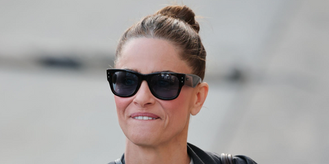 Amanda Peet was seen wearing dark tortoiseshell Ray-Ban Mega Wayfarer RB 0840S 902/56 sunglasses with blue lenses in Los Angeles, June 2026.