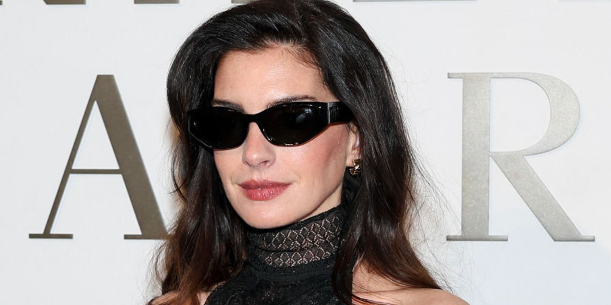 Anne Hathaway was seen wearing black Ralph Lauren RL8231U 5001/87 sunglasses at the Ralph Lauren Fall/Winter 2026 fashion show during New York Fashion Week.