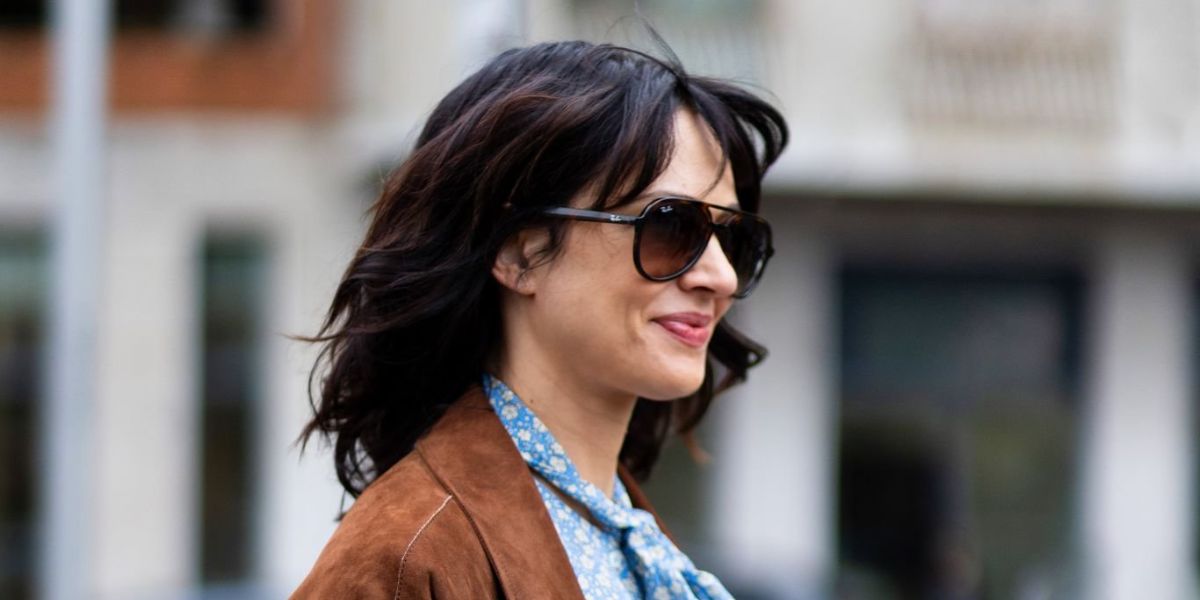 Italian actress Asia Argento was seen wearing dark tortoiseshell Ray-Ban RB 4376 710/13 aviator sunglasses with brown gradient lenses to attend the Ermanno Scervino Fall/Winter 2025 fashion show during Milan Fashion Week