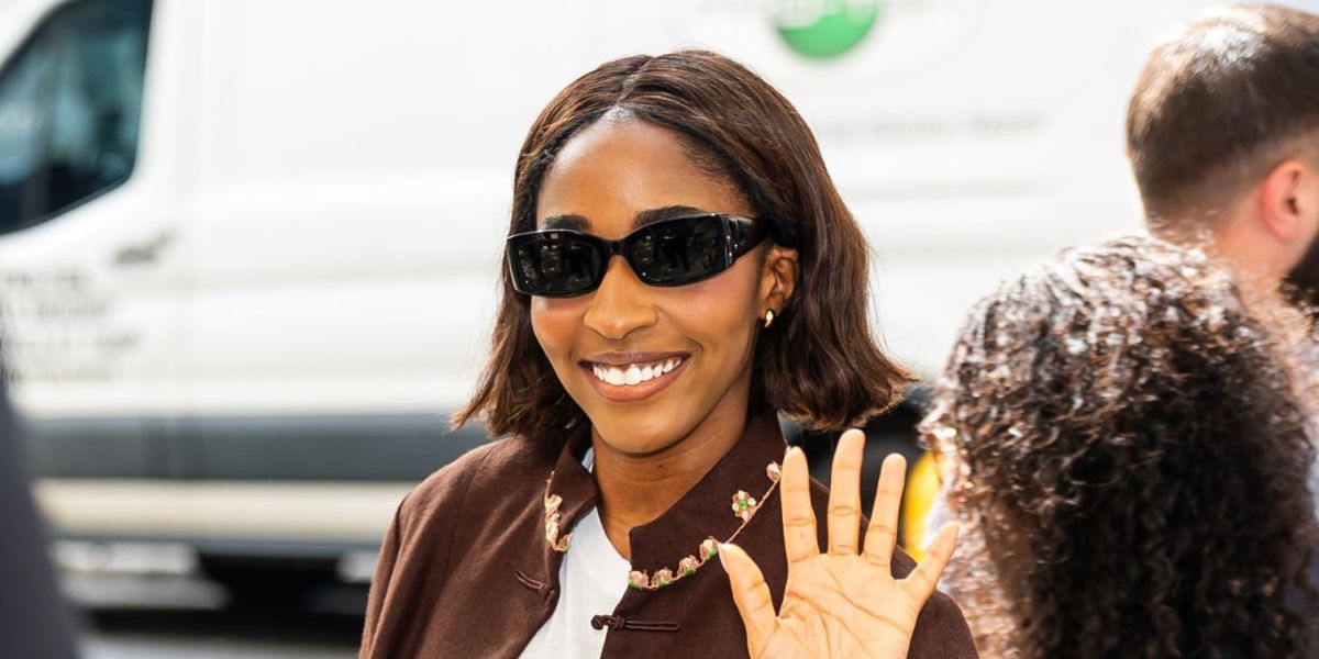 Ayo Edebiri was seen wearing black Oliver Peoples x Khaite 1993c OV5575SU 1492/87 sunglasses in New York City, September 2025. Shop online now on Pretavoir