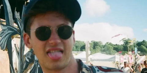 Scottish DJ and producer Barry Can't Swim was seen wearing gold Ray-Ban Round Metal RB 3447N 001 sunglasses at the Glastonbury Festival 2023. Shop online now on Pretavoir