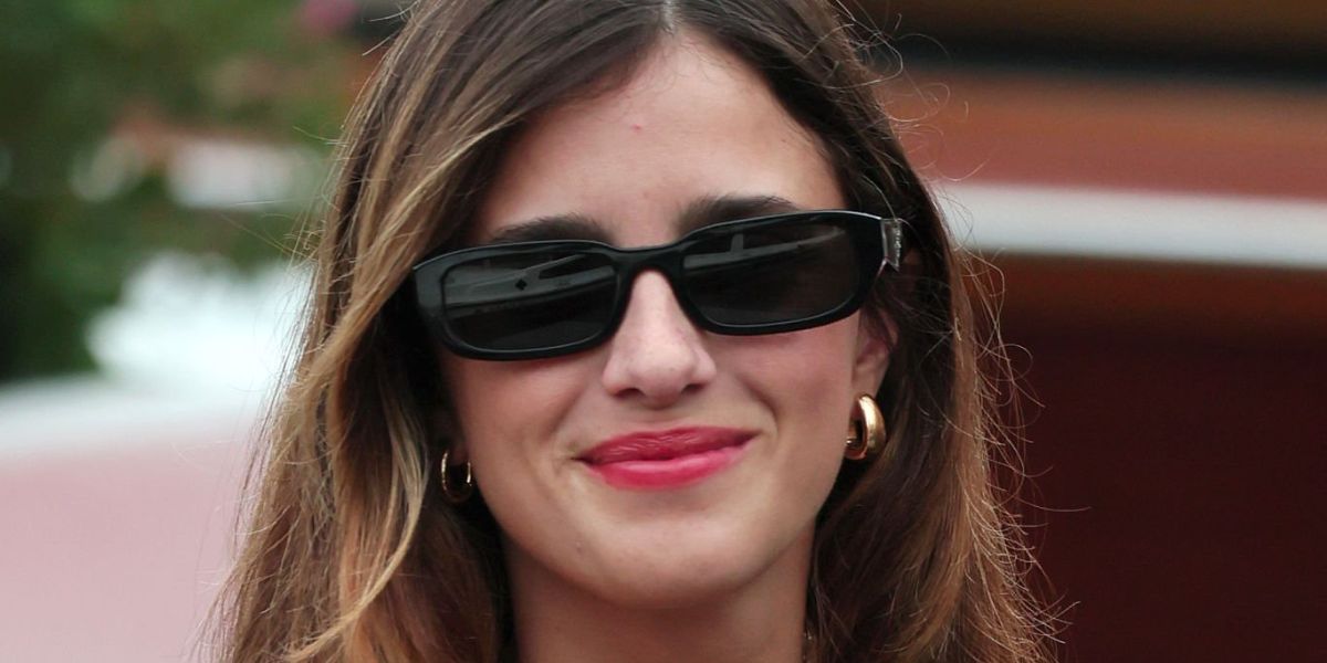 Italian actress Benedetta Porcaroli was seen wearing black Prada PR B06S 16K08Z sunglasses at the Venice Film Festival 2025. Shop online now on Pretavoir