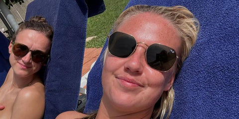 Footballer Beth Mead of Arsenal FC was seen wearing gold Ray-Ban Jim RB 3694 001/31 sunglasses with green lenses in Ibiza, shared through her Instagram post July 2024.
