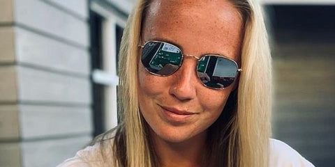 Footballer Beth Mead of Arsenal FC was seen wearing Ray-Ban RB3548N 001/30 Hexagonal Gold with Flat Lens sunglasses.