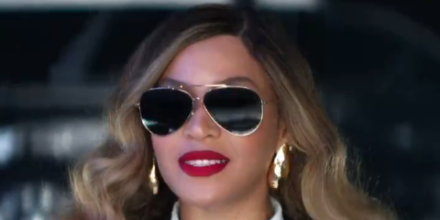 Beyonce wearing aviator sunglasses during the Verizon Super Bowl commerical 2024