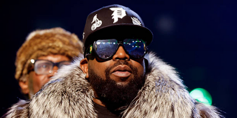 Rapper and producer Big Boi of Outkast was seen wearing black Loewe x Paula's Ibiza LW40132I 01C sunglasses with mirrored lenses onstage at the Rock & Roll Hall of Fame Induction Ceremony 2025 in Los Angeles. Shop online now on Pretavoir