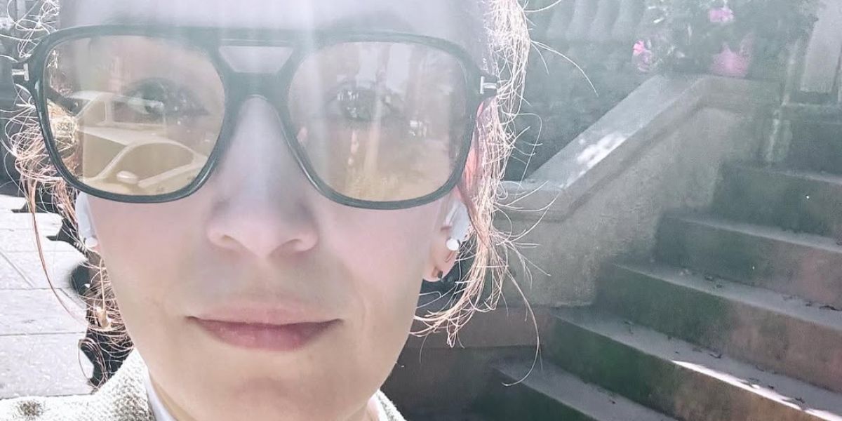 Britt Lower was seen wearing black Tom Ford Falconer-02 TF884 01E aviator sunglasses with yellow lenses on the set of Apple TV+ series Severance
