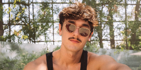 Content creator and internet personality Bryce Hall was seen wearing rose gold Ray-Ban Hexagonal RB 3548N 9202/AF sunglasses with purple Polarised lenses in his Instagram post. Shop online now on Pretavoir