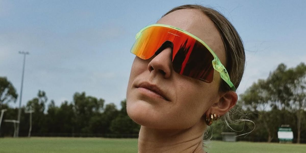 French triathlete Cassandre Beaugrand was seen wearing transparent green Oakley Stunt Devil OO9517 03 Prizm sunglasses in her Instagram post, October 2025. Shop online now on Pretavoir