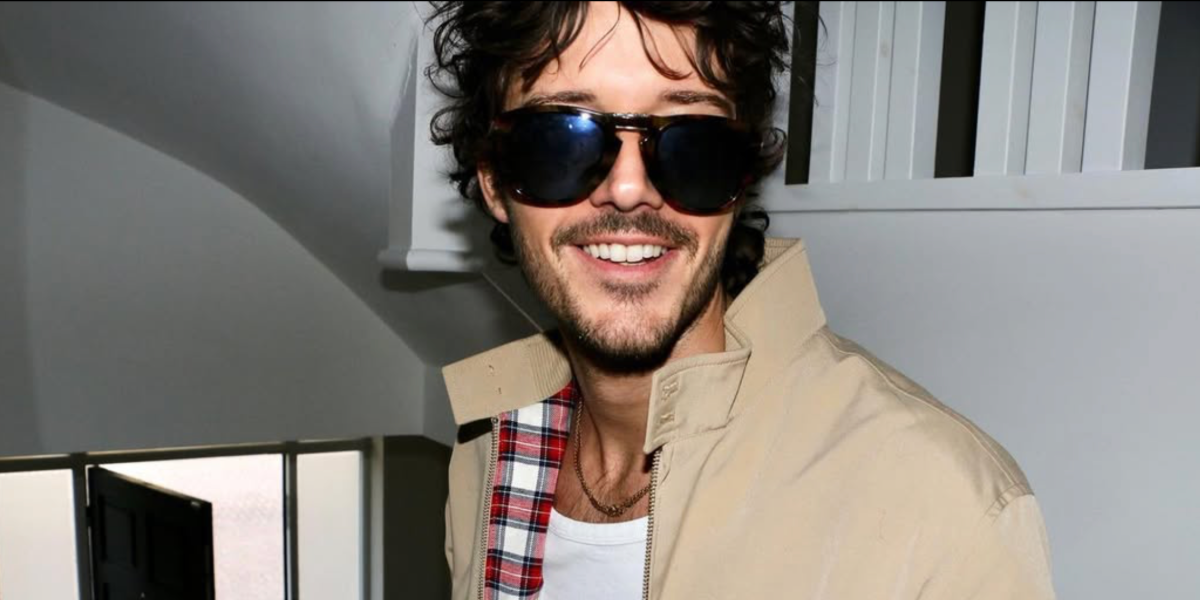 French actor Cesar Domboy was seen wearing tortoiseshell Persol 0714 Folding 24/31 sunglasses in his Instagram post. Shop online now on Pretavoir