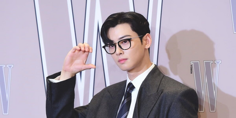 Cha Eun Woo wears Saint Laurent SL753 001 glasses at the W Korea 'Love Your W 2024' charity event in Seoul.