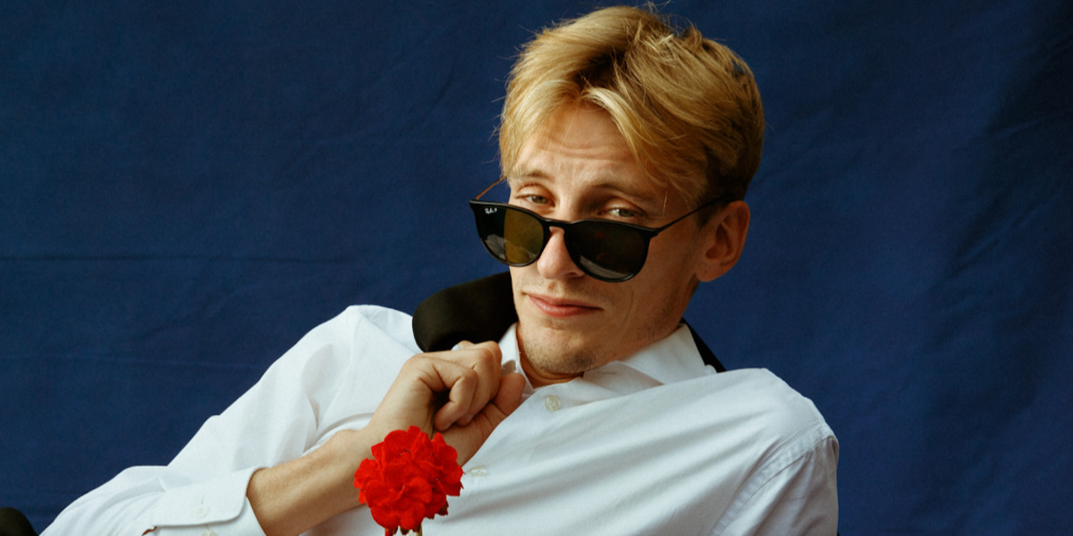 Actor and comedian Charlie Cooper was seen wearing black Ray-Ban Erika RB 4171 601/2P Polarised sunglasses in a feature for BAFTA, photographed by Charlie Clift. Shop online now on Pretavoir