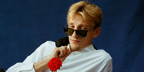 Actor and comedian Charlie Cooper was seen wearing black Ray-Ban Erika RB 4171 601/2P Polarised sunglasses in a feature for BAFTA, photographed by Charlie Clift. Shop online now on Pretavoir