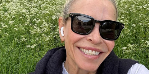 Comedian and actress Chelsea Handler was seen wearing black Tom Ford Dax TF751-N/S 01A sunglasses in her Instagram selfie, May 2025. Shop online now on Pretavoir
