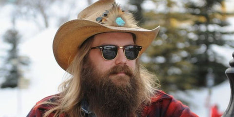 Chris Stapleton was seen wearing tortoiseshell Ray-Ban Clubmaster Classic 3016 W0366 sunglasses