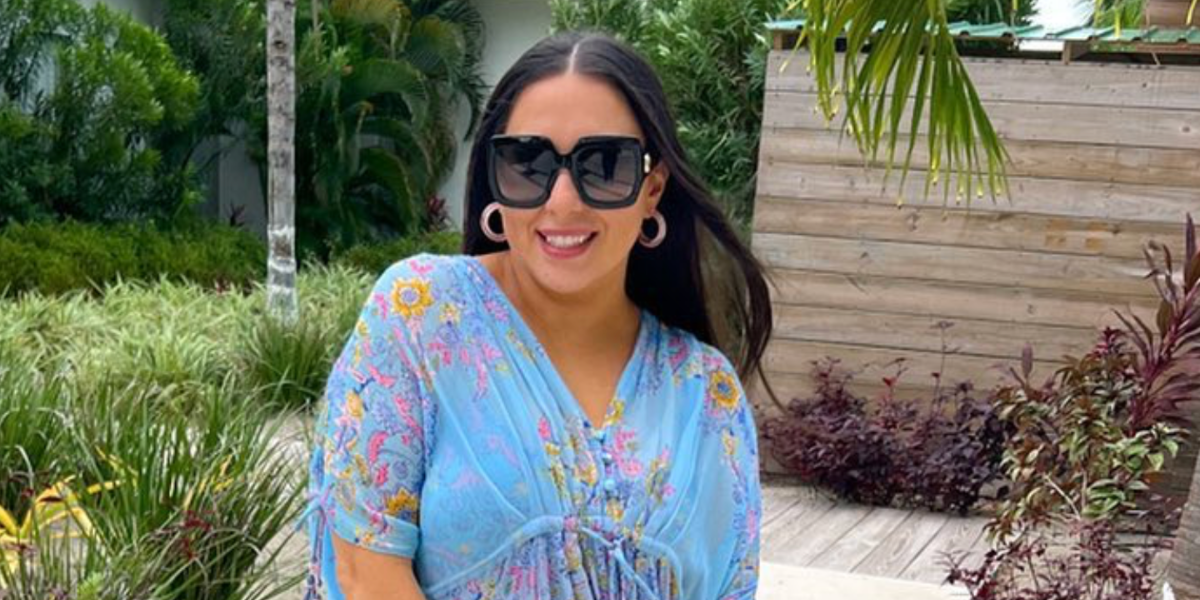 Comedian Claudia Oshry "Girl With No Job" was seen wearing black Gucci GG0053SN 001 sunglasses with grey gradient lenses in her Instagram post, December 2022. Shop online now on Pretavoir