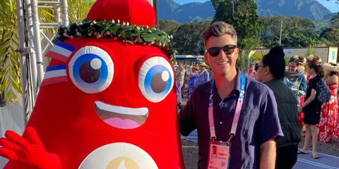 Colin Jost was seen wearing tortoiseshell Oliver Peoples Sheldrake Sun OV5036S 1003/53 sunglasses at the 2024 Paris Olympics