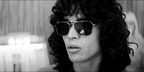 Conan Gray was seen wearing gold Ray-Ban Caravan Reverse RB R0102S 001/VR sunglasses in his 2024 music video "Lonely Dancers" (Tasty Dance Remix). Shop online now on Pretavoir