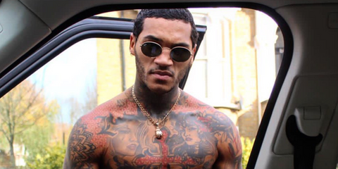 Conor Benn was seen wearing Ray-Ban RB 3547N 001 oval sunglasses in a Twitter X post