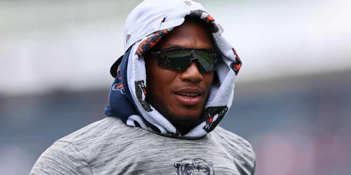 American football player DJ Moore of Chicago Bears was seen wearing black Oakley Radar EV Path OO9208 52 Prizm sunglasses prior to the game against the Miami Dolphins during the NFL Preseason 2025 game in Chicago.