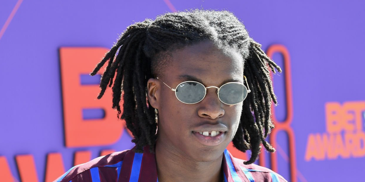 Canadian singer Daniel Caesar was seen wearing gold Ray-Ban RB 3547N 001 oval sunglasses at the BET Awards 2018.