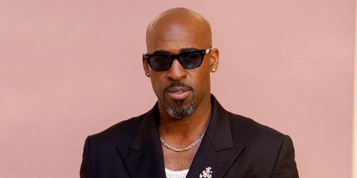 Actor Daniel Francis was seen wearing black Tom Ford Penn-02 TF1362 01A sunglasses with grey lenses at the world premiere of "Bridgerton" season 4 in Paris, January 2026.