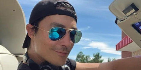 Actor Daniel Henney was seen wearing Ray-Ban Aviator 3025 112/4L Polarised Blue Mirror sunglasses in 2013. Shop online now on Pretavoir