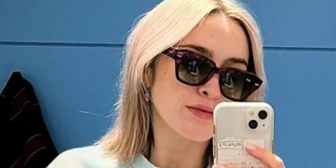 Irish actress Danielle Galligan was seen wearing tortoiseshell Ray-Ban State Street RB 2186 1324/BG sunglasses with green gradient lenses in a social media post. Shop online now on Pretavoir