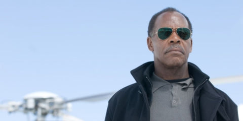 Actor Danny Glover was seen wearing the iconic Ray-Ban Aviator 3025 L0205 Gold/G15 Green sunglasses in the 2007 movie Shooter. Shop online now on Pretavoir