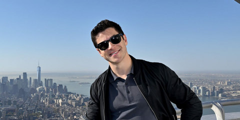 Actor David Henrie was seen wearing the iconic Ray-Ban Wayfarer 2140 901 Black sunglasses in New York City, October 2024. Shop online now on Pretavoir