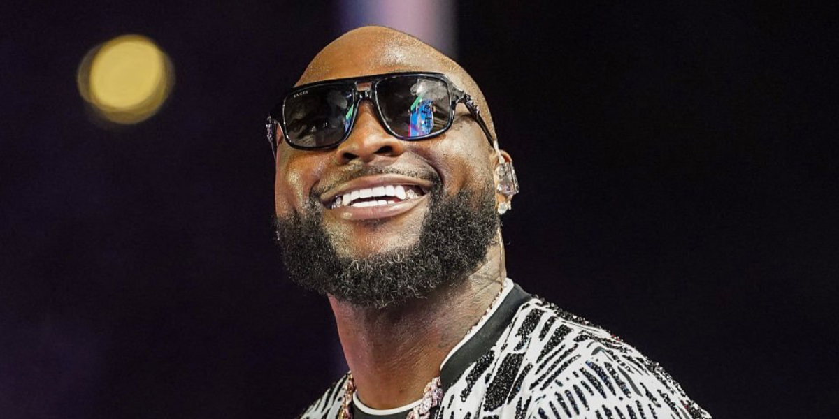 Davido was seen wearing black Gucci GG2052S 001 aviator sunglasses at FIFA Fan Festival 2026 in Atlanta during World Cup 2026.