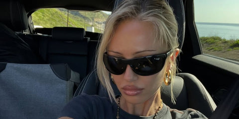 Model Delilah Belle Hamlin was seen wearing black Ray-Ban Balorama 4089 601/58 Polarised sunglasses in her Instagram post, February 2026.