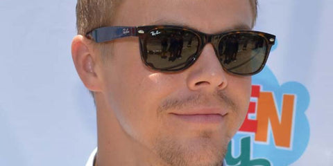Derek Hough was seen wearing tortoiseshell Ray-Ban New Wayfarer RB 2132 902 sunglasses.