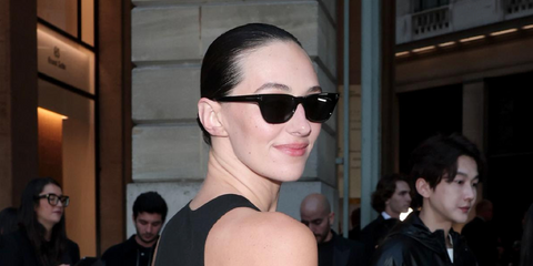 Actress Devon Lee Carlson was seen wearing black Tom Ford Penn-02 TF1362 01A sunglasses with dark grey lenses at the Tom Ford Spring/Summer 2026 fashion show during Paris Fashion Week. Shop online now on Pretavoir