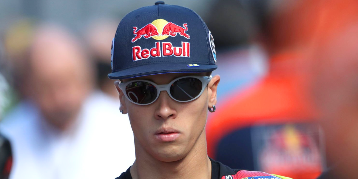 Brazilian motorcycle racer Diogo Moreira was seen wearing grey silver Oakley Eye Jacket Redux OO9438 05 Prizm Polarised sunglasses at the MotoGP of Austria 2026.