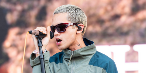 Actor and singer Dominic Fike was seen wearing red Loewe x Paula's Ibiza LW40143U 66A sunglasses onstage at the 2024 Bonnaroo Music & Arts Festival. Shop online now on Pretavoir