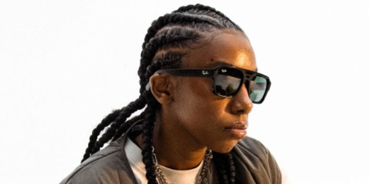 Sudanese-American singer and actor Dua Saleh was seen wearing black Ray-Ban Corrigan RB 4397 6677/71 aviator sunglasses with green lenses in a Sunglasses Hut x Hypebeast Curated Selection campaign. Shop online now on Pretavoir