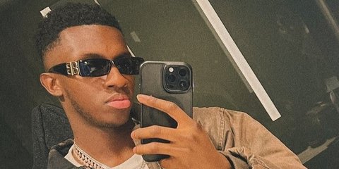 Footballer Eddie Nketiah was seen wearing black Balenciaga BB0096S 001 sunglasses in his social media post.
