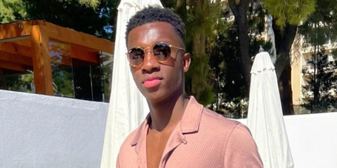Footballer Eddie Nketiah was seen wearing Ray-Ban Round Metal RB 3447 9001/A5 Shiny Light Bronze sunglasses in a social media post.